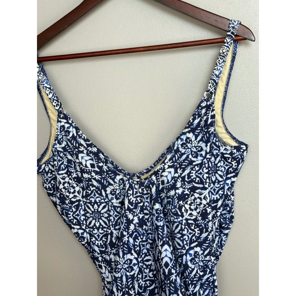 Miraclesuit Blue White Floral Tile Print One Piece Swimsuit Womens‎ 10 12